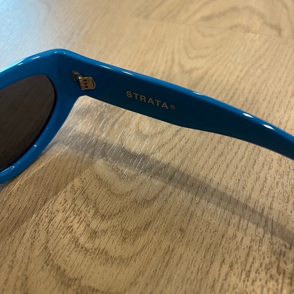 Strata Tempo Sunglasses in Azure/smoke main image 6